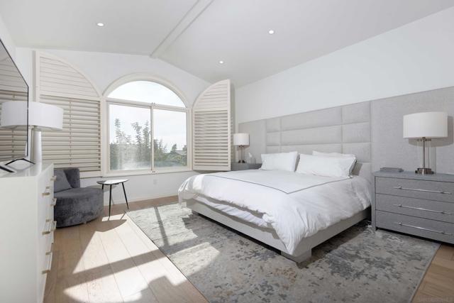 1329 Caminito Balada, La Jolla CA: https://media.crmls.org/mediaz/7cb56f6f-9aca-4ca6-a238-0be748683901.jpg