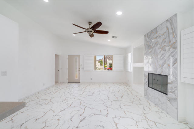 53045 Avenida Obregon, La Quinta CA: https://media.crmls.org/mediaz/7cb5788e-d35e-4f7f-bed0-f40e47b7de16.jpg