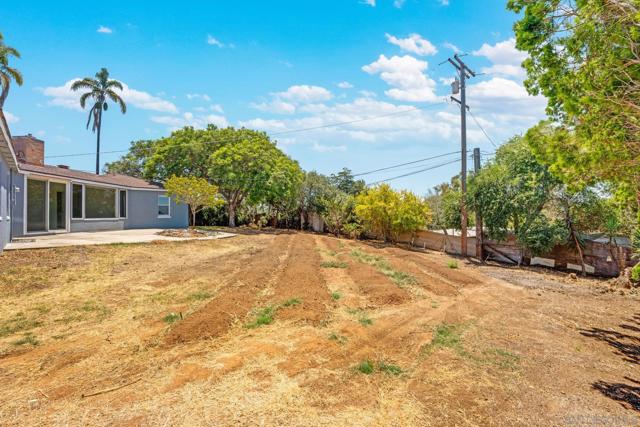 2530 Pruett Dr, Vista CA: https://media.crmls.org/mediaz/7cb58141-b488-46be-b7e3-573d1183c812.jpg