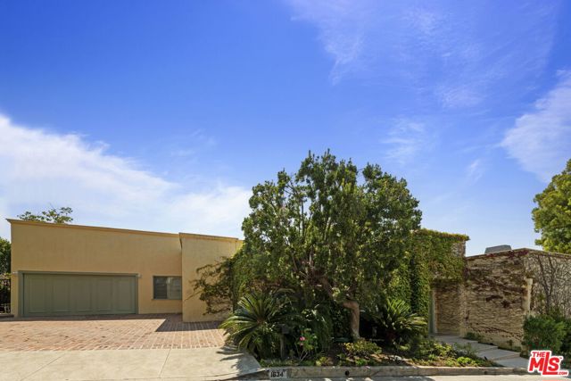 1634 Gilcrest Drive, Beverly Hills CA: https://media.crmls.org/mediaz/7cb5a62b-bc86-4000-8e5a-41244c80658b.jpg