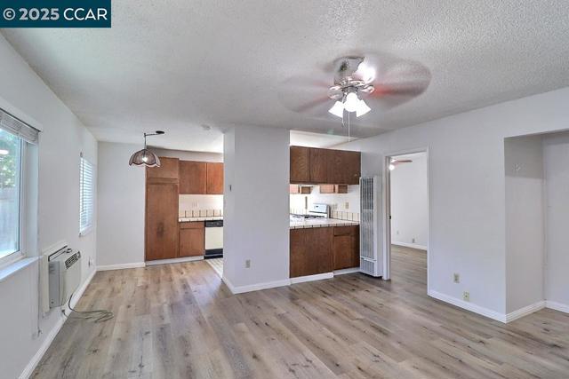 2465 Buena Vista Ave, Walnut Creek CA: https://media.crmls.org/mediaz/7cb61d2e-2765-48f5-a524-aef243c07cf8.jpg