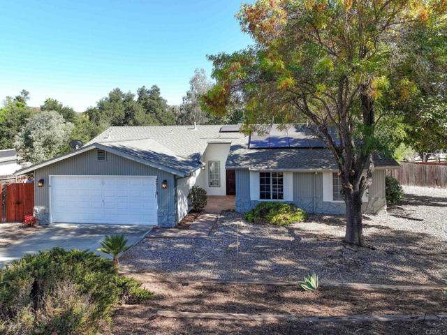25119 Como Esta Court, Ramona CA: https://media.crmls.org/mediaz/7cb62681-e848-41f4-b74c-6b7e620e4b6b.jpg