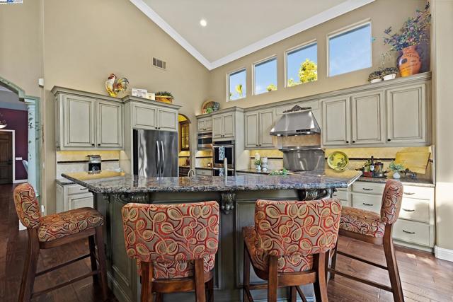 259 Alden Ln, Livermore CA: https://media.crmls.org/mediaz/7cb63199-5d6b-49bb-8415-07b1d7280e98.jpg