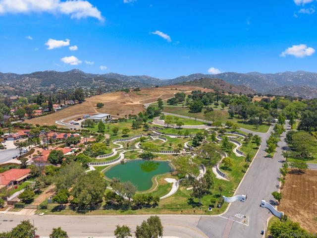 925 Moody Dr, Escondido CA: https://media.crmls.org/mediaz/7cb67252-da9e-47fe-b091-f028665003ee.jpg