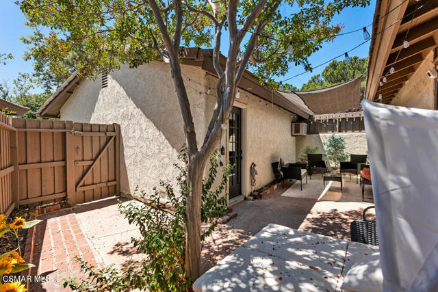 1118 Bright Glen Circle, Westlake Village CA: https://media.crmls.org/mediaz/7cb69ade-2139-4a21-8695-99a41769b13b.jpg