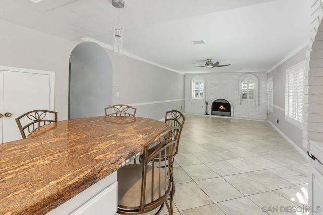 11666 Papagallo Court, San Diego CA: https://media.crmls.org/mediaz/7cb76d56-080c-478b-9b7f-6f759d404d14.jpg