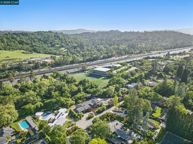3938 Los Arabis Dr, Lafayette CA: https://media.crmls.org/mediaz/7cb7e1de-463f-4dfc-8f38-587dcd3c743f.jpg