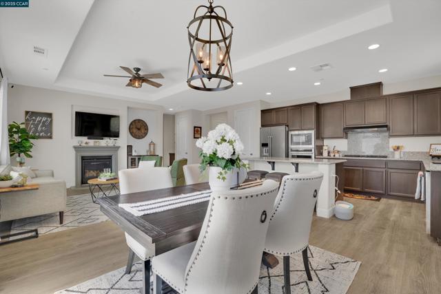901 Goldfinch Cir, Vacaville CA: https://media.crmls.org/mediaz/7cb7e4bb-b3ce-456d-9987-d8b8a00d374b.jpg
