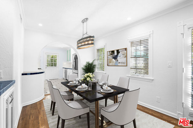 910 N Alfred Street, West Hollywood CA: https://media.crmls.org/mediaz/7cb8151c-4ba5-4e2b-92f1-34cc22cd10b7.jpg