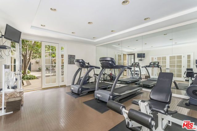 8455 Fountain Avenue, West Hollywood CA: https://media.crmls.org/mediaz/7cb930ed-5f53-47cd-8417-5994bd800867.jpg