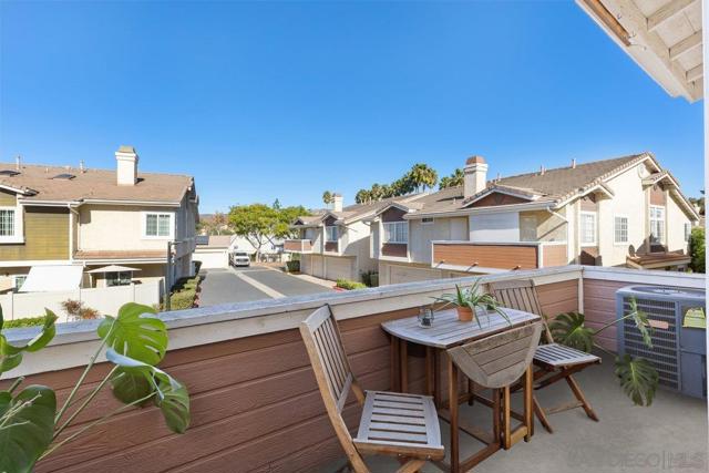 10180 Palm Glen Dr, Santee CA: https://media.crmls.org/mediaz/7cb954db-4910-47dc-9c52-141b45357832.jpg