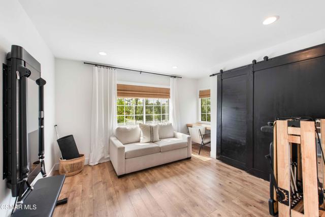 2658 Morning Grove Way, Thousand Oaks CA: https://media.crmls.org/mediaz/7cba3432-3476-44a3-a743-0d89260a30f1.jpg