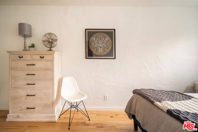 716 Sunset Avenue, Venice CA: https://media.crmls.org/mediaz/7cba9bd1-da6d-4031-b455-b5a8bce7d6e9.jpg