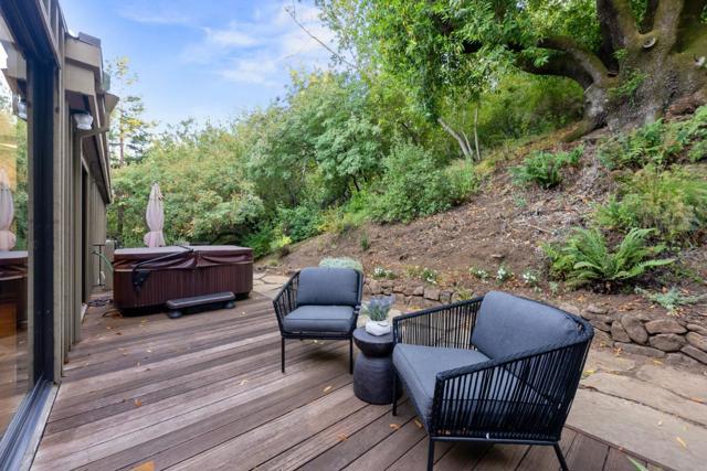 21 Valley Oak Street, Portola Valley CA: https://media.crmls.org/mediaz/7cba9ec4-ef5f-433b-8be9-f74b0e56648d.jpg