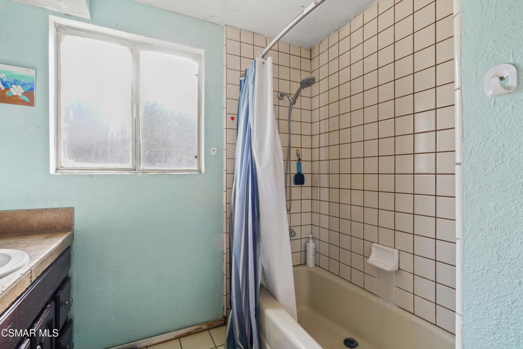 https://media.crmls.org/mediaz/7cbad184-a872-4e9a-a1e7-dc97f655fd6a.jpg?preset=X-Large