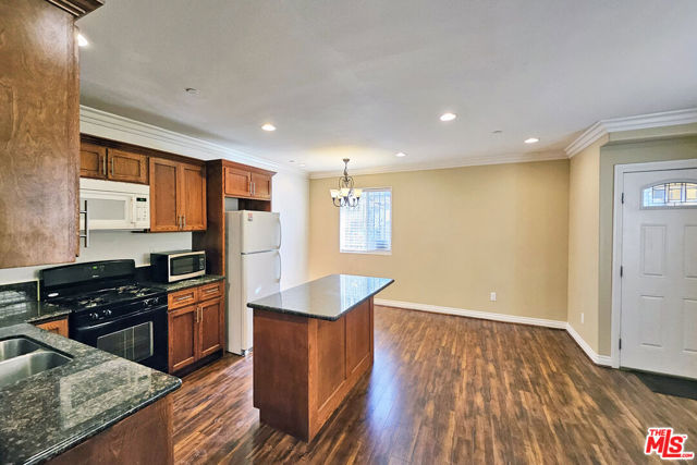 1434 Ricardo St, Los Angeles CA: https://media.crmls.org/mediaz/7cbae2f8-60d1-4e9a-b67e-6d9dd02efaca.jpg