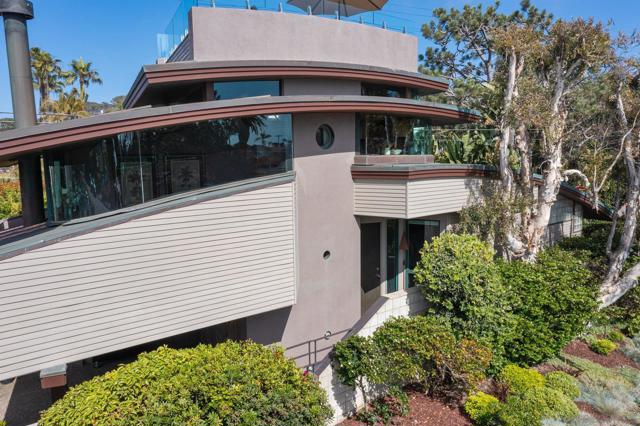 203 23rd St, Del Mar CA: https://media.crmls.org/mediaz/7cbb2626-4a5d-4dbb-a462-3d5708f4b51b.jpg