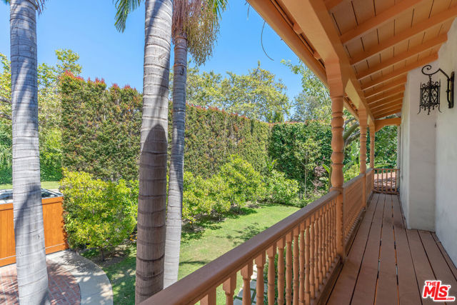 221 S Beverly Glen Boulevard, Los Angeles CA: https://media.crmls.org/mediaz/7cbb2b72-2e10-4853-89d1-caad73180a22.jpg