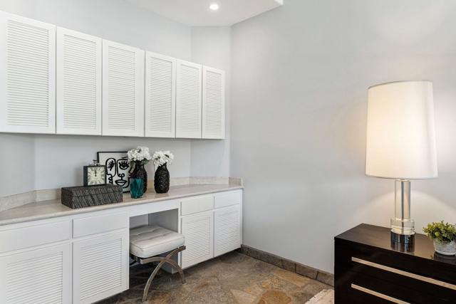 28 Clancy Lane S Lane, Rancho Mirage CA: https://media.crmls.org/mediaz/7cbb34b3-8dde-412a-ad69-0302e2d1afc5.jpg