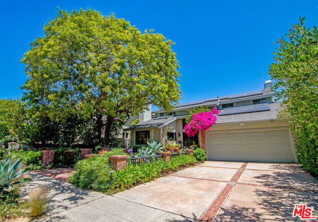 745 25th Street, Santa Monica CA: https://media.crmls.org/mediaz/7cbbd7c7-3fb7-449b-b618-d3802049c92d.jpg