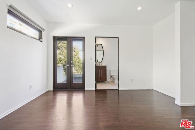 1527 Marmont Avenue, Los Angeles CA: https://media.crmls.org/mediaz/7cbc0fda-a487-4e19-991e-9a9b3feae76b.jpg