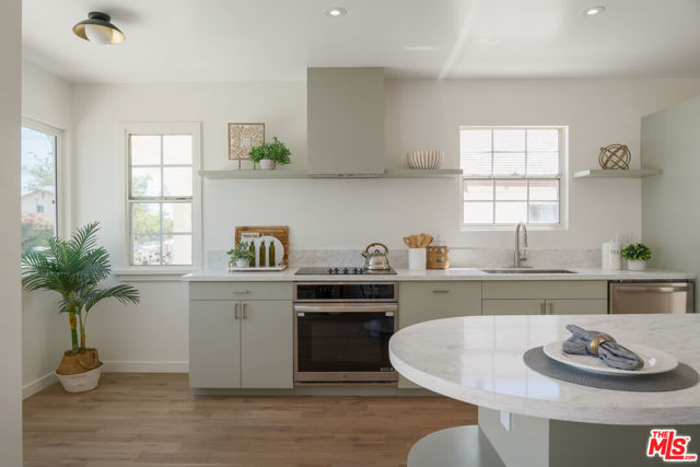 1826 W 78th Street, Los Angeles CA: https://media.crmls.org/mediaz/7cbc190c-ec26-4fc2-ad76-8c5f64a6d575.jpg