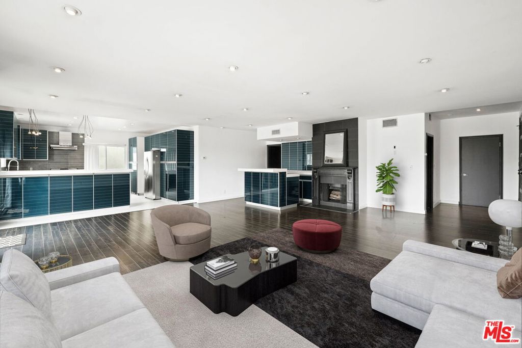 825 S Le Doux Road #303