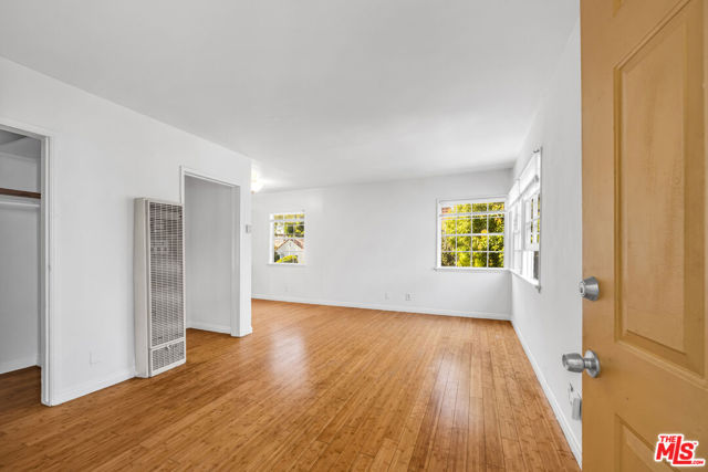 422 S Coronado Street, Los Angeles CA: https://media.crmls.org/mediaz/7cbc3827-b33b-4759-82b7-ec0634c2afc2.jpg