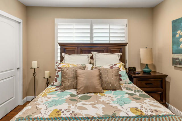 40 Joya Drive, Palm Desert CA: https://media.crmls.org/mediaz/7cbc4646-3c79-443d-9c3a-710fa7ce91d5.jpg