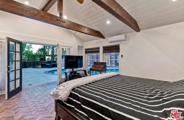 725 N Faring Road, Los Angeles CA: https://media.crmls.org/mediaz/7cbcf5d2-d813-4cd2-abe3-0f7563266337.jpg