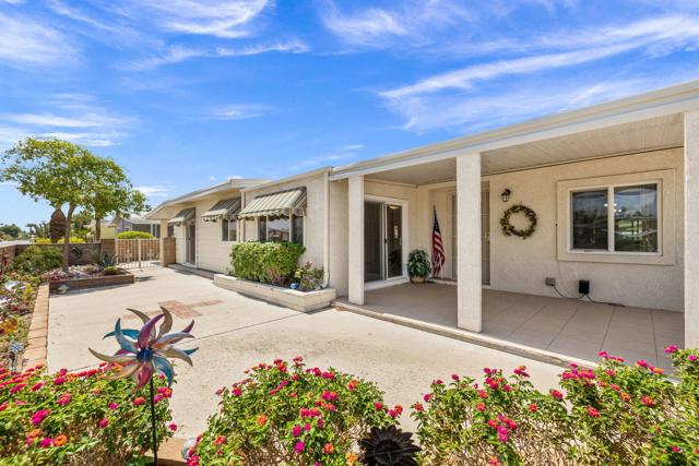 39551 Hidden Water Place, Palm Desert CA: https://media.crmls.org/mediaz/7cbdf976-7c52-48d4-985e-9efd5777a32b.jpg
