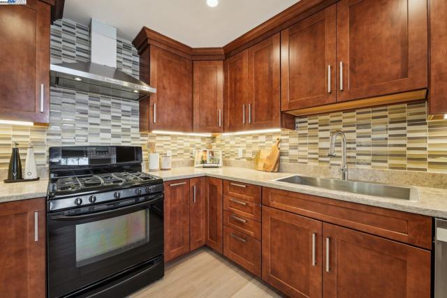431 Alameda De Las Pulgas, Redwood City CA: https://media.crmls.org/mediaz/7cbe2431-a4e4-4e1d-9809-12904a422140.jpg