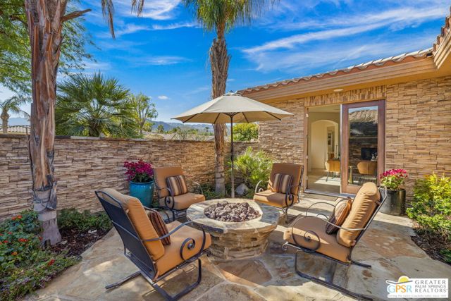 2 Varsity Circle, Rancho Mirage CA: https://media.crmls.org/mediaz/7cbea8f2-35cd-4367-bf30-a048e8f46440.jpg