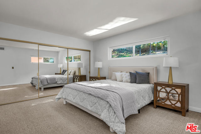 2925 Dona Susana Drive, Studio City CA: https://media.crmls.org/mediaz/7cbeb5c2-86ce-43ab-a4df-f0d8c57c15b8.jpg