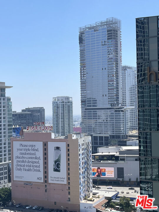 https://media.crmls.org/mediaz/7cbf078c-1766-474a-b368-d00b8c06bb24.jpg?preset=X-Large