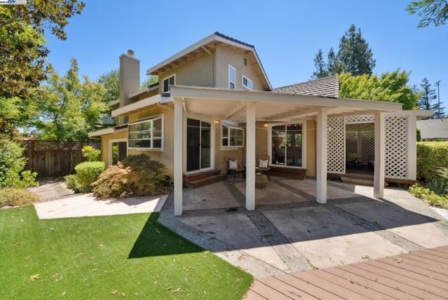 7467 Sundrop Ct, Pleasanton CA: https://media.crmls.org/mediaz/7cbf6db2-2ebf-4d16-b8d6-f6f93fe2c06d.jpg