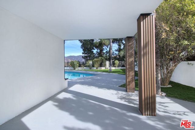 12112 Woodley Avenue, Granada Hills CA: https://media.crmls.org/mediaz/7cbf79dc-eb30-43a9-ab72-1f9be654a632.jpg