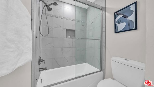 1130 9th Street, Santa Monica CA: https://media.crmls.org/mediaz/7cbf84a5-b30f-4f45-8cab-f85a58408372.jpg