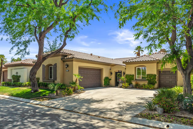 56925 Mountain, La Quinta CA: https://media.crmls.org/mediaz/7cbfd203-cdae-4411-8e82-194388289b2d.jpg