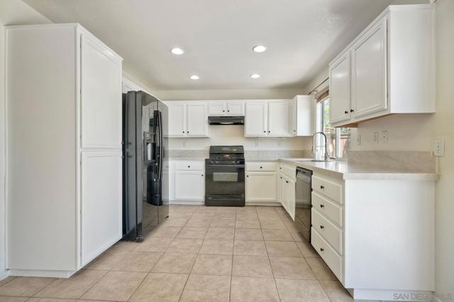 4811 Ventana Way, Oceanside CA: https://media.crmls.org/mediaz/7cc1a34f-f486-4342-9500-7af4475f907d.jpg