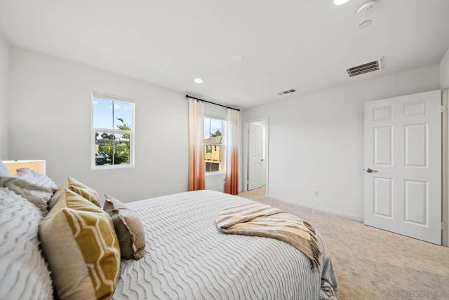 3135 Linwood St, Vista CA: https://media.crmls.org/mediaz/7cc21607-17da-4bc7-8a63-b76d141f6db1.jpg
