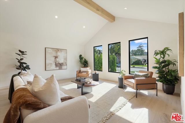 13949 Cumpston Street, Sherman Oaks CA: https://media.crmls.org/mediaz/7cc22116-0086-4033-b0db-82808b447764.jpg