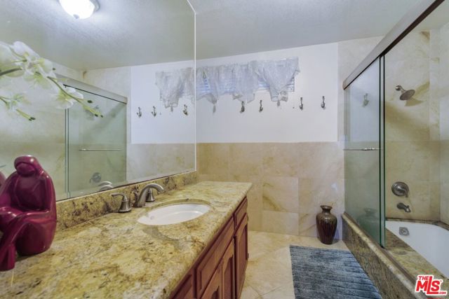 4272 Don Carlos Drive, Los Angeles CA: https://media.crmls.org/mediaz/7cc249b0-c1f7-4175-9f06-e2b05fe69fab.jpg