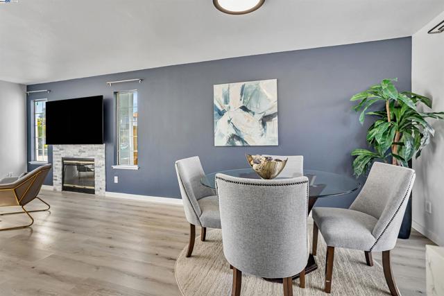 427 Summerwood Dr, Fremont CA: https://media.crmls.org/mediaz/7cc280e1-9288-466c-ac3c-38f4cfa0300f.jpg
