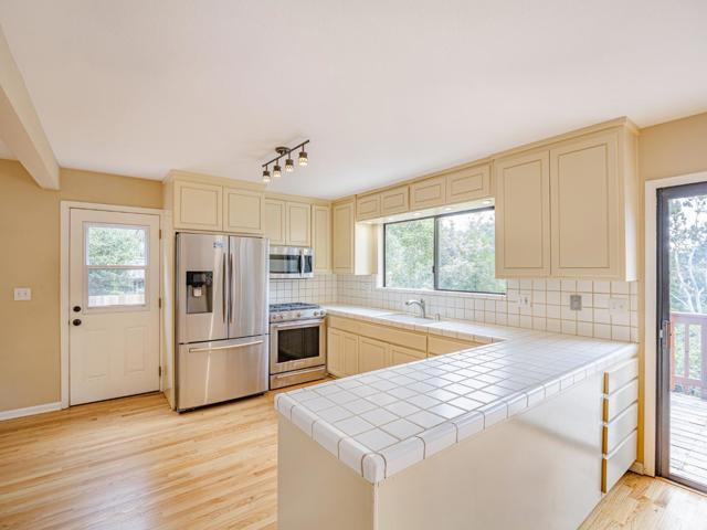 3040 Pacific Heights Drive, Aptos CA: https://media.crmls.org/mediaz/7cc2a561-f647-4e47-8135-cbcb3b16dcaf.jpg