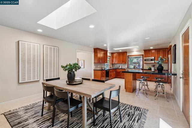 1149 Camino Vallecito, Lafayette CA: https://media.crmls.org/mediaz/7cc2b873-1fa9-4857-97f8-269573454bda.jpg