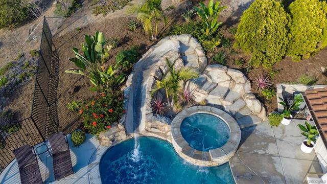 4141 Palomar Drive, Fallbrook CA: https://media.crmls.org/mediaz/7cc31a4c-b9d2-4431-9fdd-1382750dd158.jpg