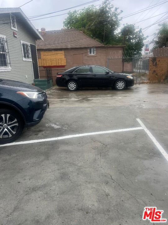 1451 W 37th Drive, Los Angeles CA: https://media.crmls.org/mediaz/7cc32b7c-3c2c-4a68-a631-d4bc163d34f8.jpg