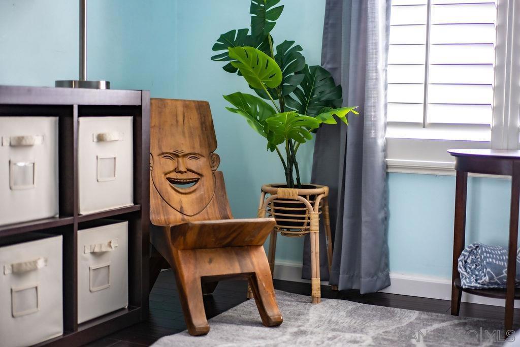 https://media.crmls.org/mediaz/7cc3a3c3-6d36-4884-9088-3e43e839be5a.jpg?preset=X-Large