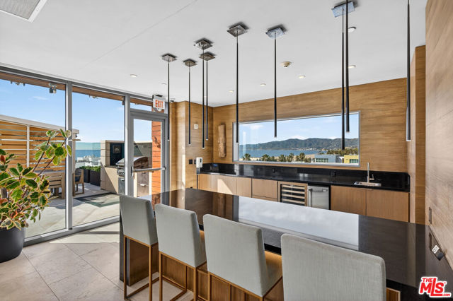 1755 Ocean Avenue, Santa Monica CA: https://media.crmls.org/mediaz/7cc3cc0b-2ef4-464f-8da5-ec4fee2aeee5.jpg